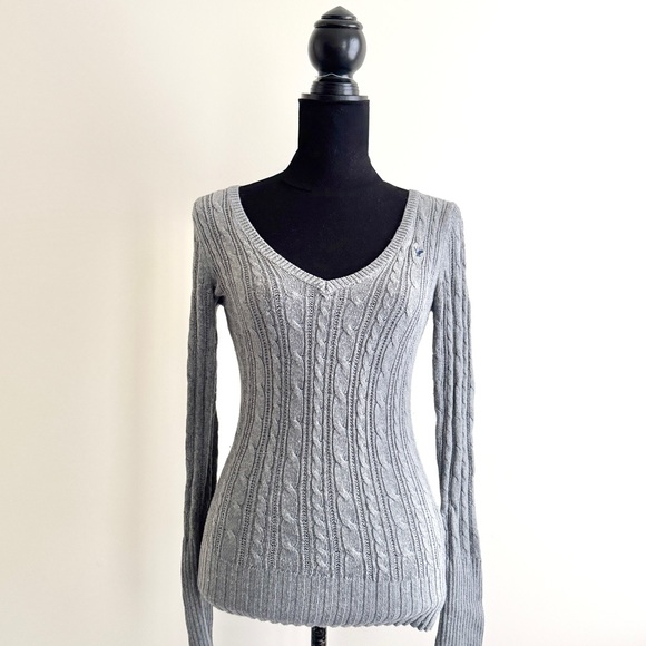 American Eagle Outfitters Sweaters - American Eagle Vintage Cable Knit V-Neck Sweater Grey (2000s) Y2K cotton wool